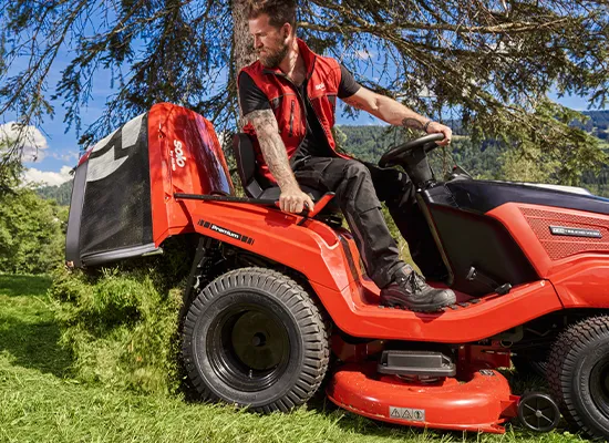 Traktor AL-KO opróżnianie kosza na trawę