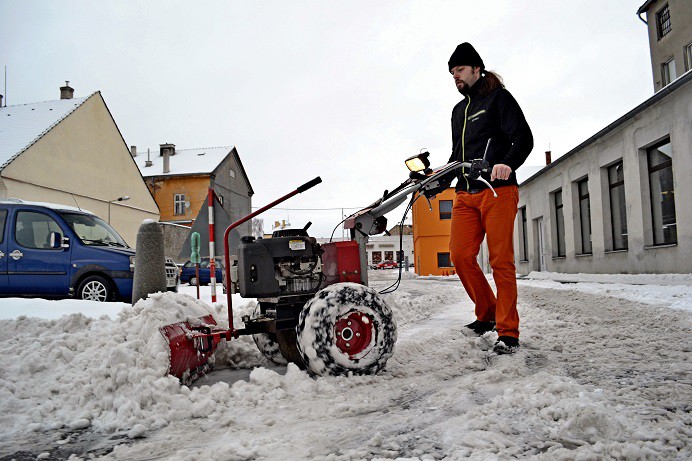 Ciągnik jednoosiowy Dakr Panter FD-3 L ECO z pługiem do śniegu