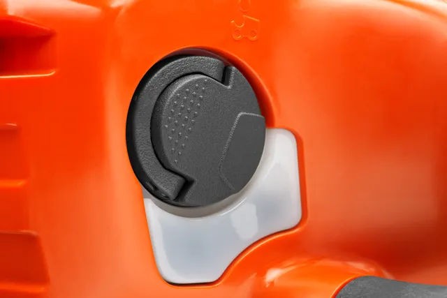 Pilarka akumulatorowa Husqvarna 225i zestaw  uchylny_korek