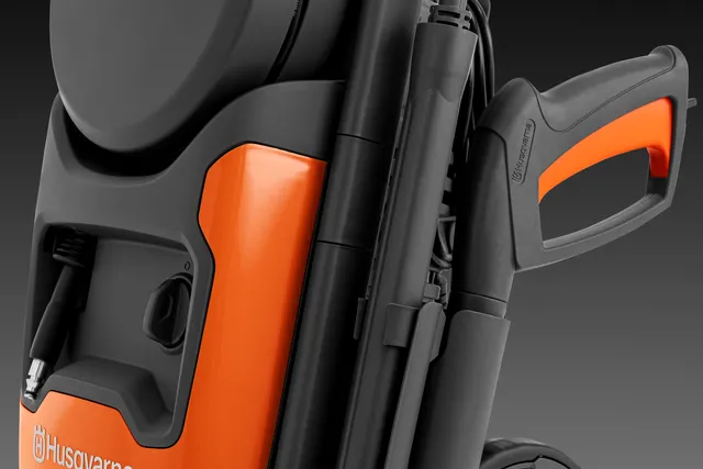 Myjka wysokociśnieniowa Husqvarna PW 130 - podwojny schowek na pistolet i lance