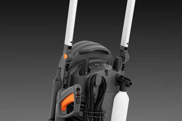 Myjka ciśnieniowa Husqvarna PW 130 przechowywanie na maszynie