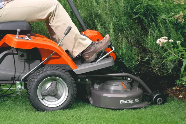 Rider Husqvarna R 112 C z agregatem koszącym 85 cm urzadzenie tnace Combi