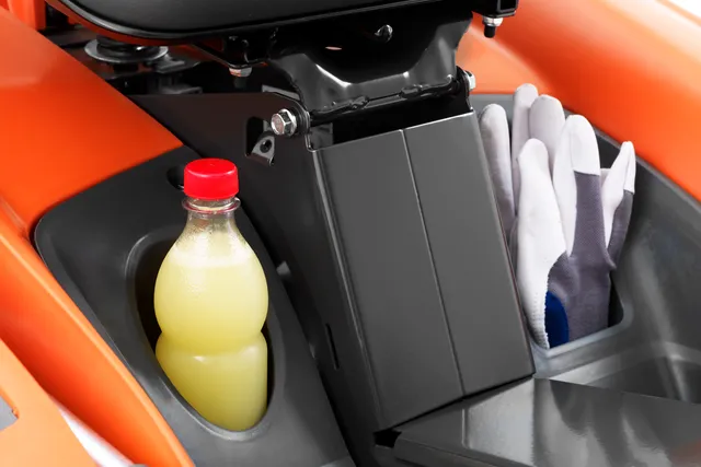 Rider Husqvarna R 214TC 103 schowek