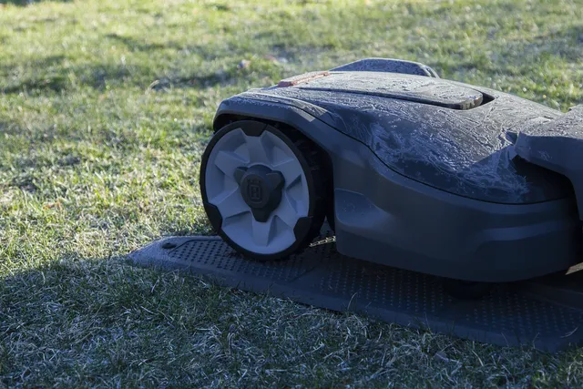 Czujnik mrozu, oszroniony robot koszący Husqvarna Automower® 430X NERA