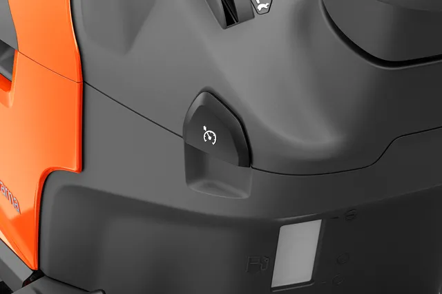 Traktor ogrodowy Husqvarna TC 220T - tempomat