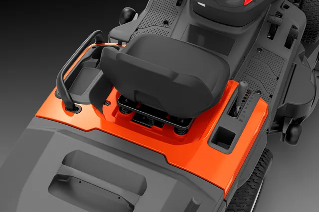 Traktor ogrodowy Husqvarna TC 220T uchwyt boczny