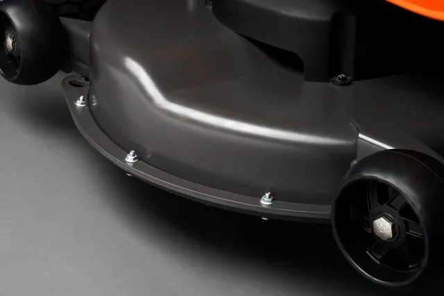 Traktor ogrodowy Husqvarna TC 220T wzmocniony agregat tnący