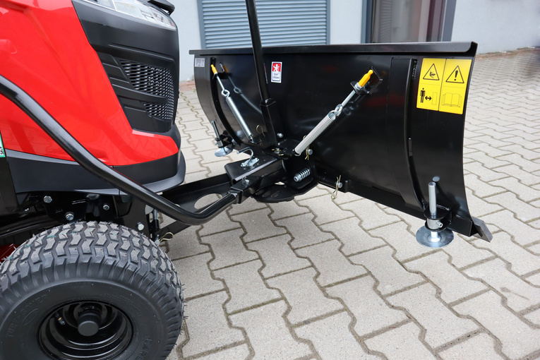 Traktor AL-KO T22-103.3 HD-A V2 Comfort z pługiem do odśnieżania