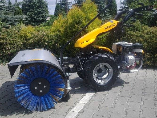 Ciągnik jednoosiowy Pasquali XB 40 Honda z zamiatarką