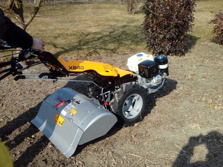 Ciągnik jednoosiowy Pasquali XB40 z glebogryzarką 80 cm