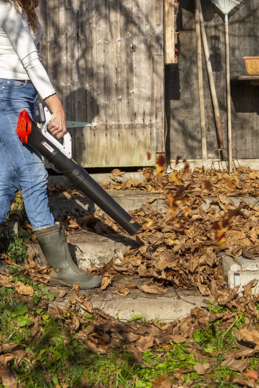 Akumulatorowa dmuchawa do liści IKRA ICB20 20V