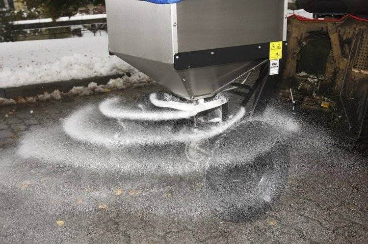 Rozsiewacz do traktorka Vares RV 200