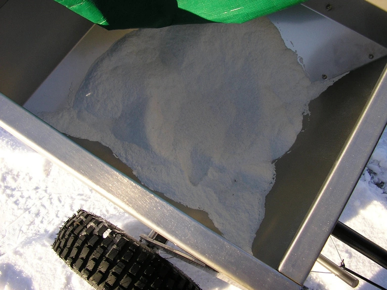 Rozsiewacz do traktorka Vares RV 200