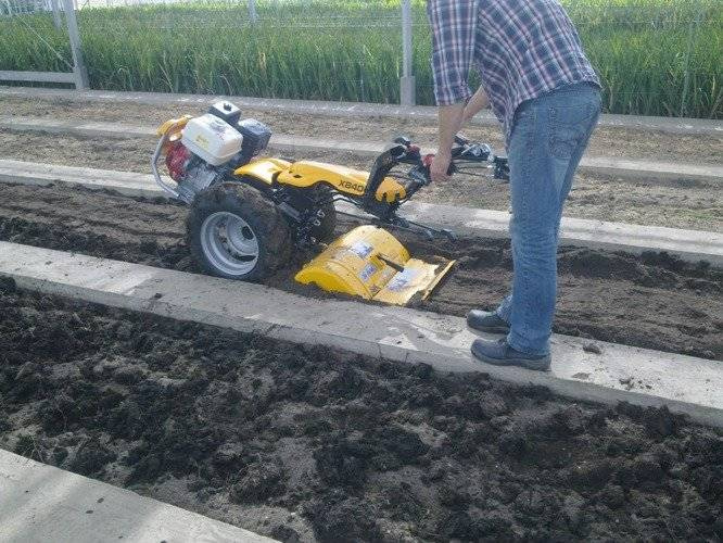 Ciągnik jednoosiowy Pasquali XB40 z glebogryzarką 80 cm