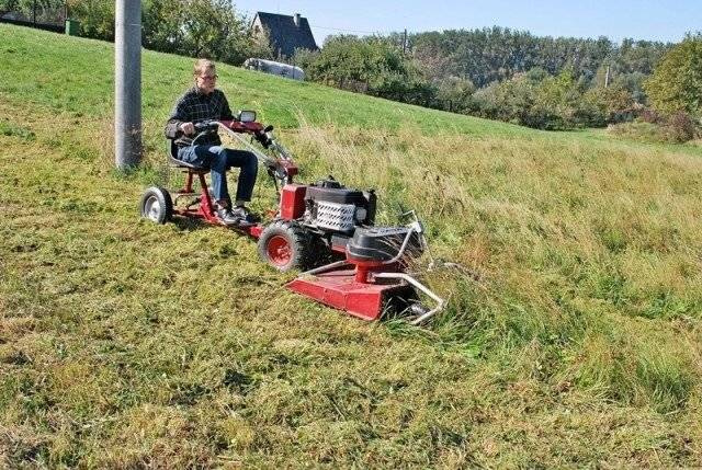 Kosiarka mulczująca dwunożowa M - 121 - przystawka do ciągnika Dakr Panter FD3