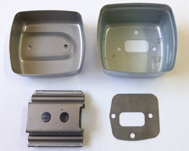 Oryginalny tłumik pilarki Oleo-Mac 947 / 952 (50072025A)