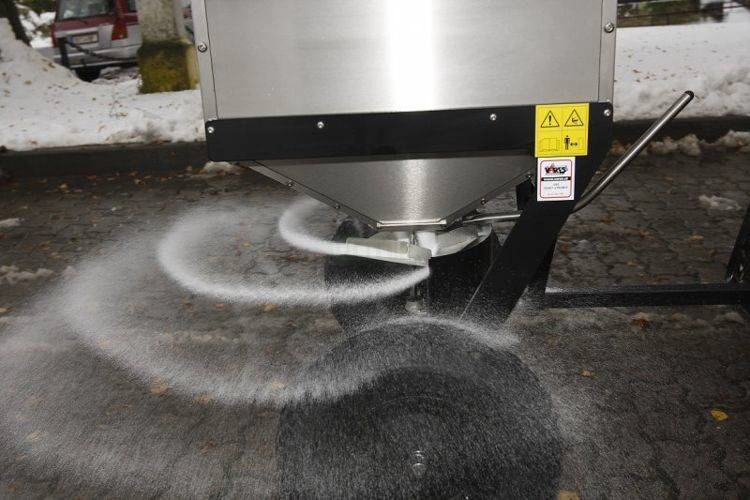 Posypywanie solą drogową rozsiewacz RV 200