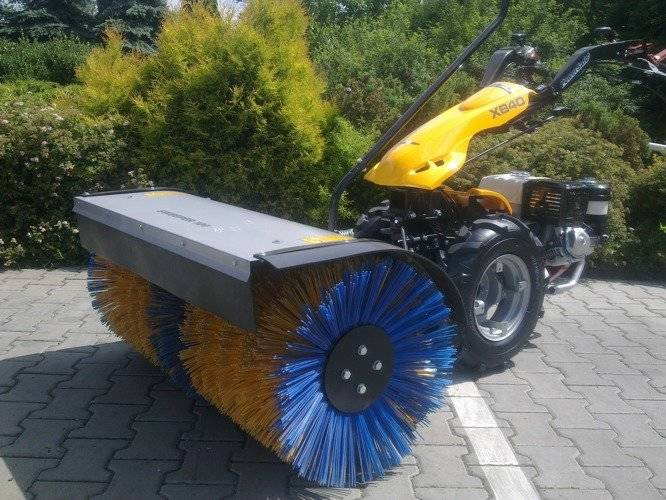Ciągnik jednoosiowy Pasquali XB 40 Honda z zamiatarką