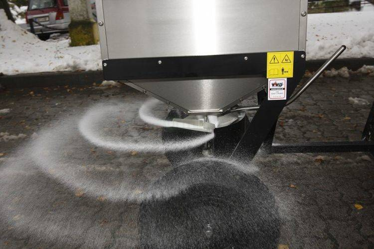 Rozsiewacz do traktorka Vares RV 200